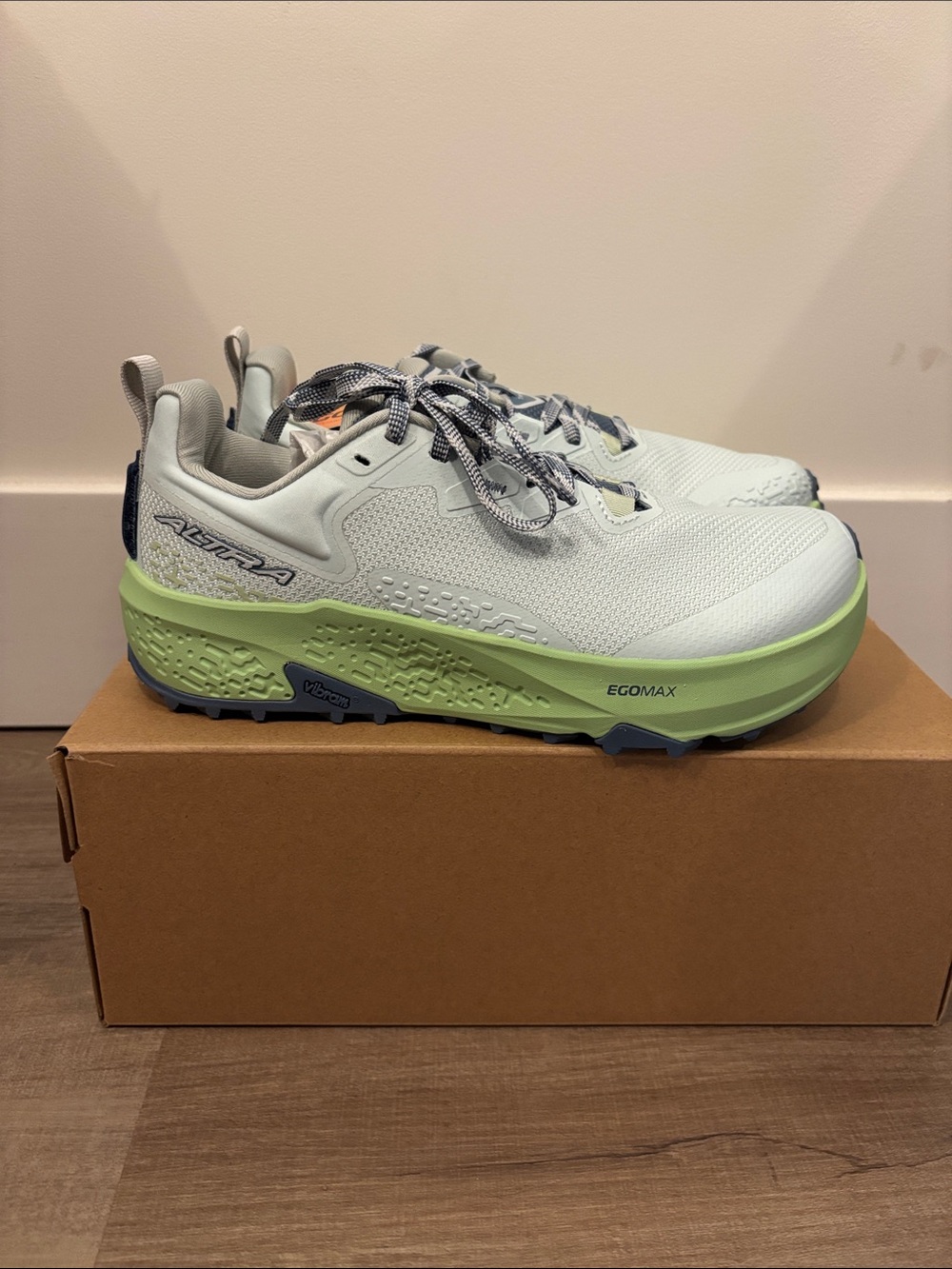 Altra Women’s Timp 6 mint size 8 new with box